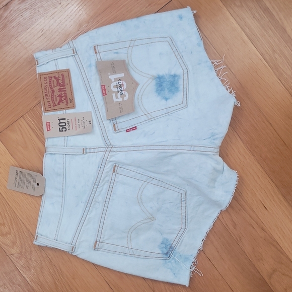 Levi's Women’s 501 High-Rise Shorts in Scribble Down - Picture 5 of 7